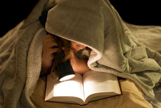 Страшные книги лучше читать в полумраке