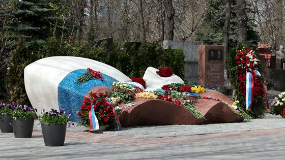 фото могила ельцина онлайн фото могила ельцина