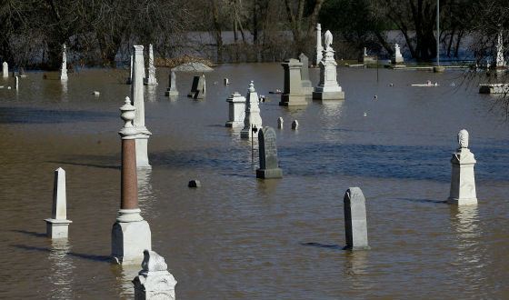 Уровень воды продолжает подниматься