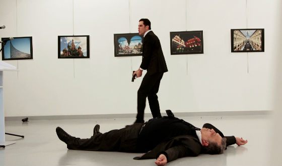 Фото, снятое на месте убийства Андрея Карлова Фото, снятое на месте убийства Андрея Карлова