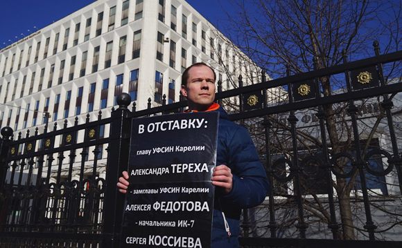 Ильдара Дадина задержали на пикете в Москве Ильдара Дадина задержали на пикете в Москве