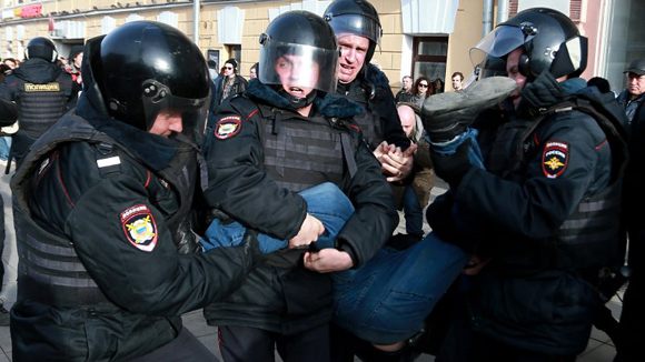 Несанкционированные акции протеста в Москве закончились задержаниями Несанкционированные акции протеста в Москве закончились задержаниями