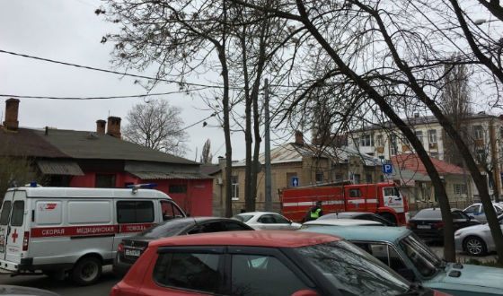 У школы в Ростове-на-Дону взрывом оторвало руку сторожу У школы в Ростове-на-Дону взрывом оторвало руку сторожу