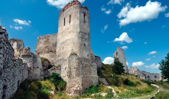 Руины замка Чейте, Венгрия Руины замка Чейте, Венгрия