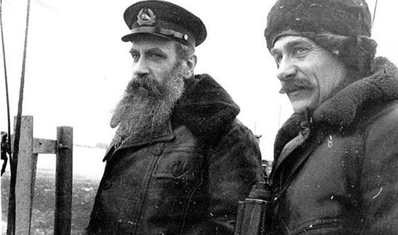 Воронин и Шмидт преодолели Северный морской путь на пароходе Воронин и Шмидт преодолели Северный морской путь на пароходе