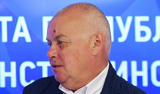Дмитрий Киселев повредил лицо, работая на даче Дмитрий Киселев повредил лицо, работая на даче