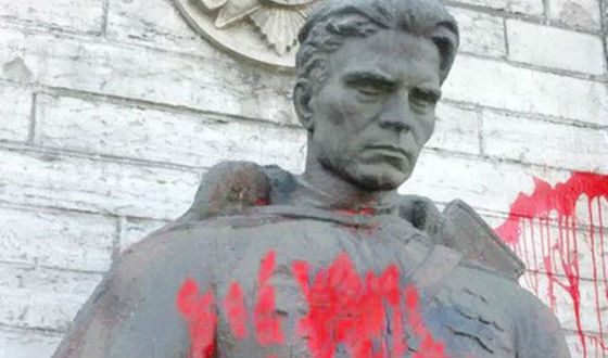 В Польше собираются сносить памятники времен советского присутствия В Польше собираются сносить памятники времен советского присутствия