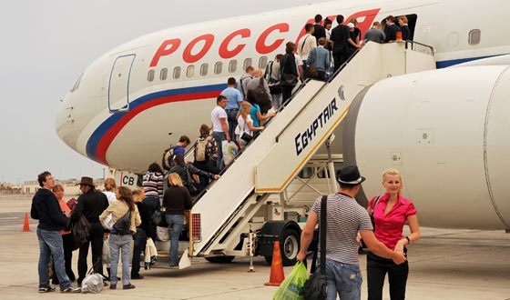 Ростуризму предложили брать деньги с выезжающих за границу россиян Ростуризму предложили брать деньги с выезжающих за границу россиян