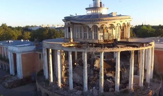 В Твери «похоронили» рухнувший Речной вокзал В Твери «похоронили» рухнувший Речной вокзал