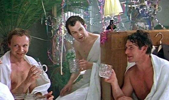 Кинофильм «Ирония судьбы...» — такой же обязательный атрибут Нового года, как оливье