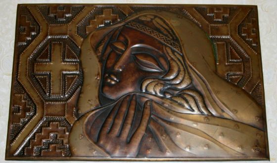 Сначала отчеканенные картины делались кустарями в Грузии