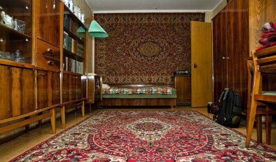 Интерьер типичной советской квартиры: ковров должно быть минимум два