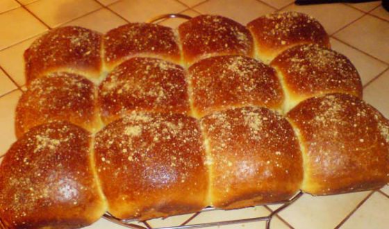 Быстрый перекус – школьная булочка с компотом Быстрый перекус – школьная булочка с компотом
