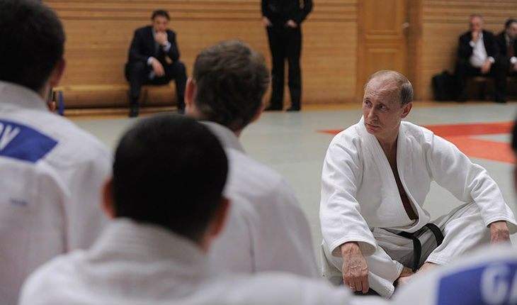 Хобби российских политиков: чем увлекаются первые люди страны