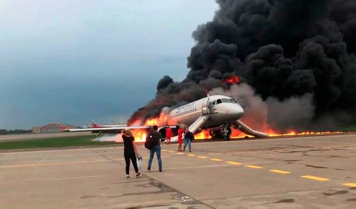 Во время пожара в самолете в Шереметьево 37 человек смогли спастись