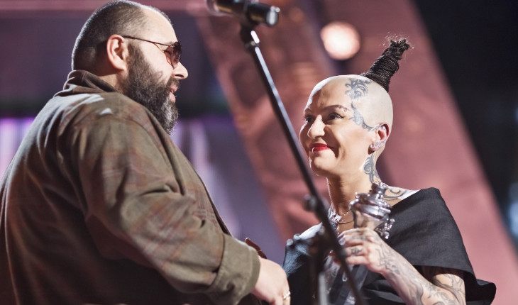 А ведь незадолго до этих событий они дружно пели дуэтом А ведь незадолго до этих событий они дружно пели дуэтом