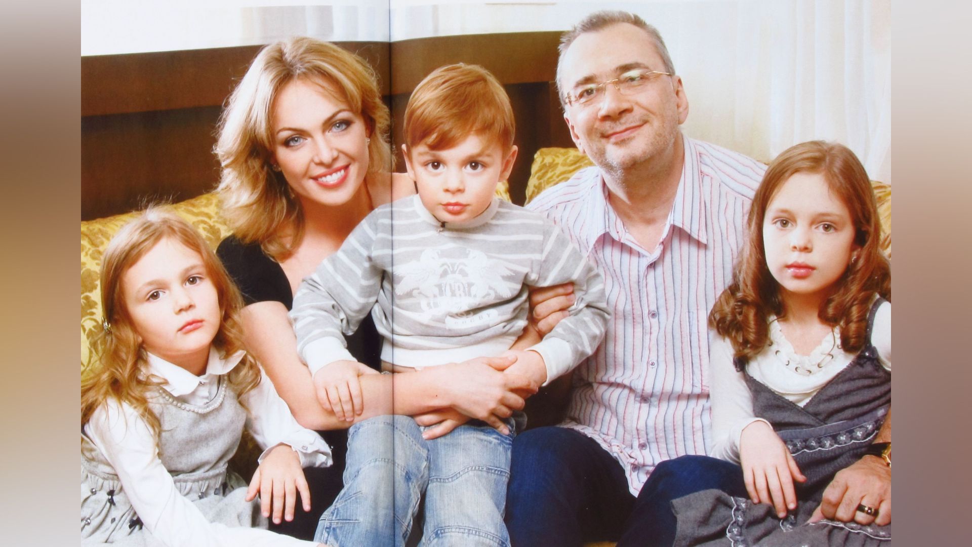 Константин Меладзе с первой женой и детьми (2009)