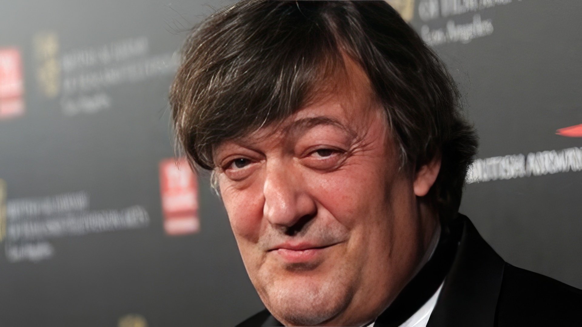 На фото: Стивен Фрай (Stephen Fry)