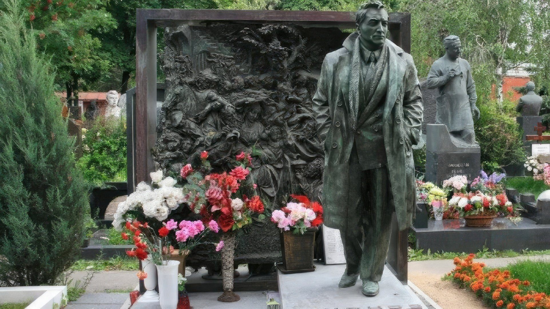 Могила Вячеслава Тихонова