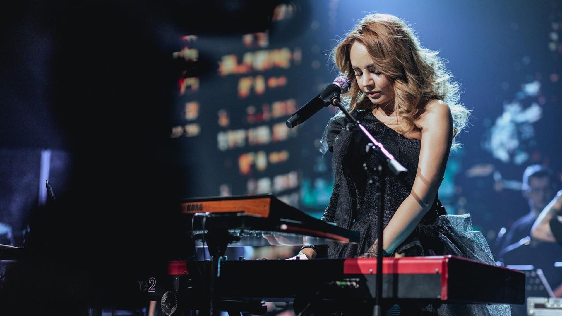 Не в себе: 9 звезд, которые перебрали с алкоголем и сорвали концерт