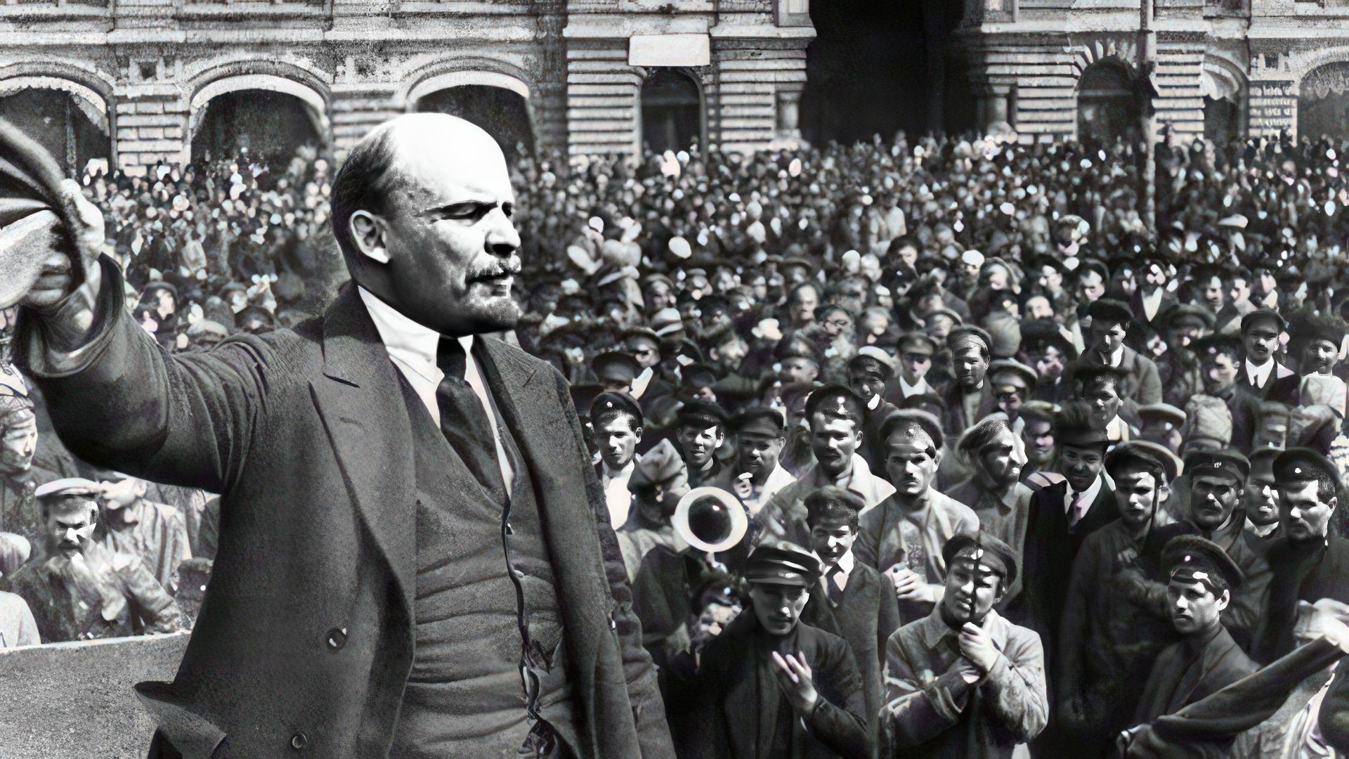 Владимир Ленин на митинге