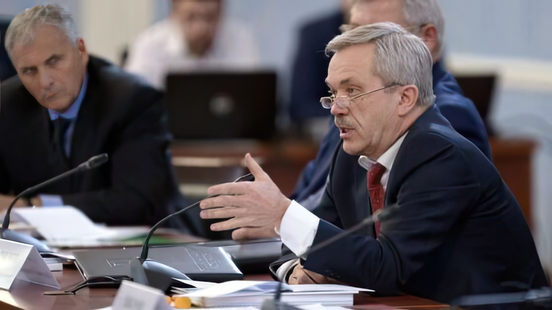 Евгений Савченко обеспокоен благосостоянием Белгородской области