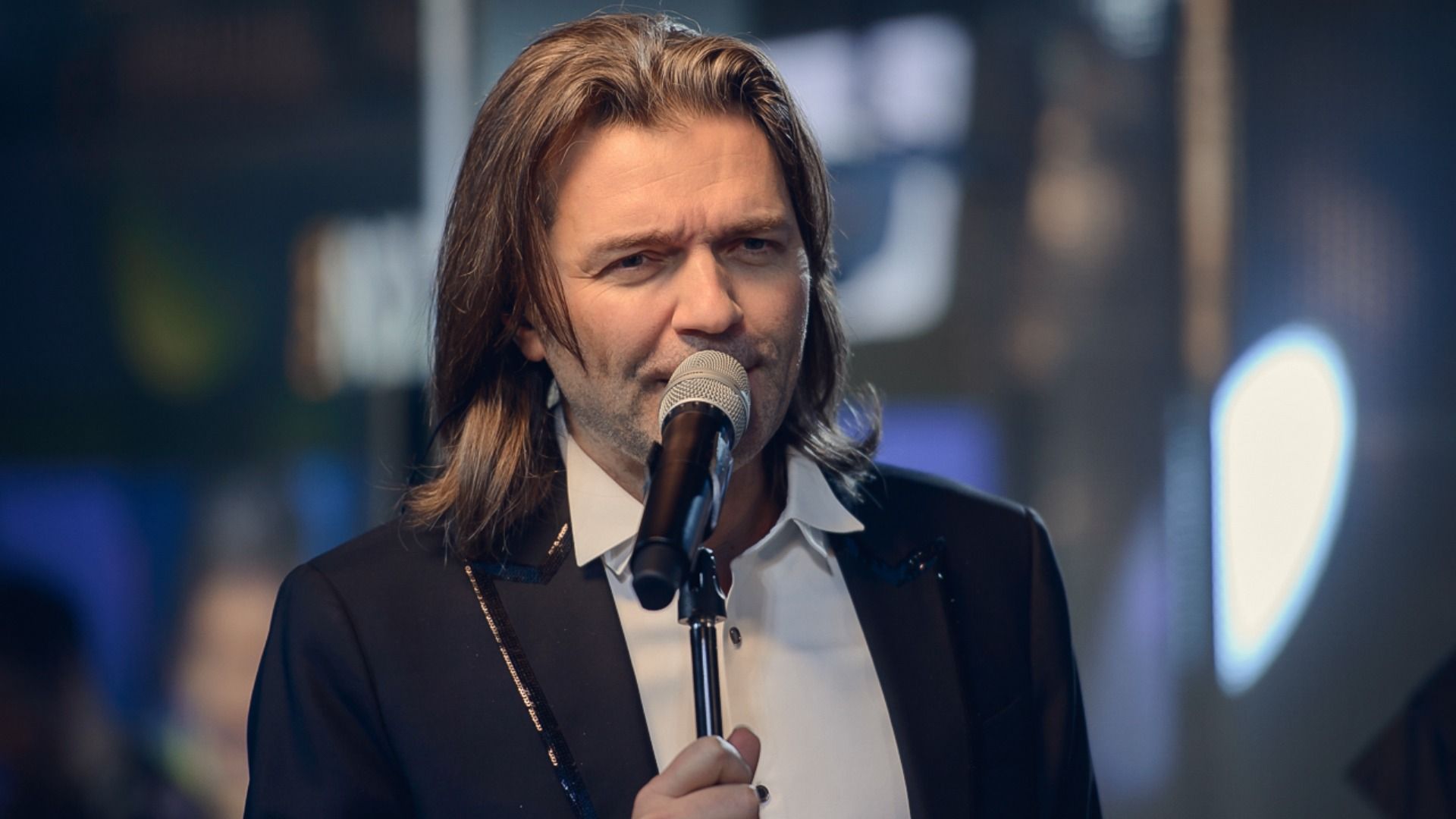 «Даже прическа такая же»: Певец Дмитрий Маликов показал фанатам подросшего сына Марка