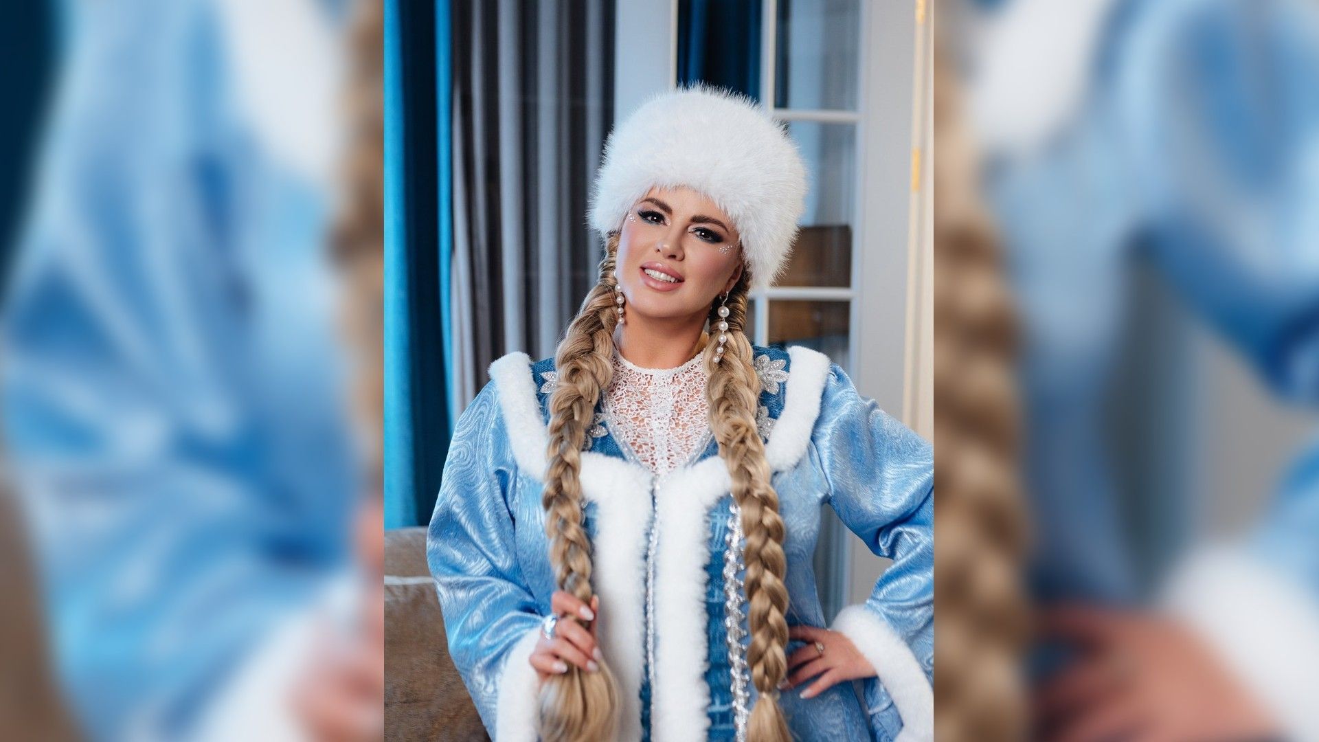 Анна Семенович в голубой шубе, белой меховой шапке и с длинными светлыми косами