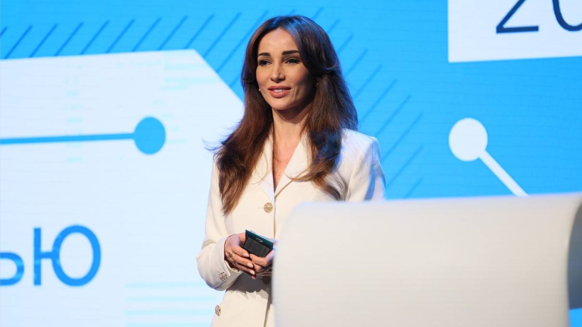 Анфиса Чехова предложила мужчинам уходить в декрет, если жена успешнее их