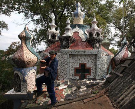 Супруги Кривовы строят замок с 1995 года Супруги Кривовы строят замок с 1995 года