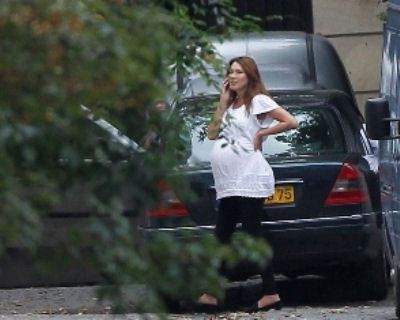 Карла в ожидании радостного события Карла в ожидании радостного события