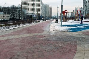 Ходить по такому покрытию стало невозможно Ходить по такому покрытию стало невозможно