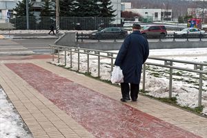 В результате москвичи, падая, получают травмы В результате москвичи, падая, получают травмы
