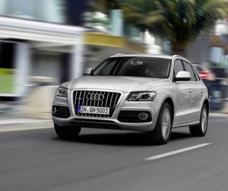 Audi начинает продажи в России гибридного кроссовера Q5 Audi начинает продажи в России гибридного кроссовера Q5