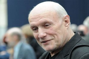 Поклонники надеются на скорейшее выздоровление любимого актера Поклонники надеются на скорейшее выздоровление любимого актера
