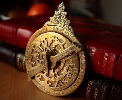 Астролябия - старинный астрономический прибор Астролябия - старинный астрономический прибор