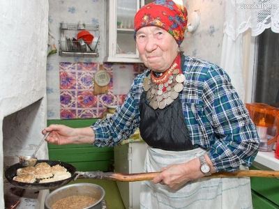Домашние заботы бабушки не бросают Домашние заботы бабушки не бросают