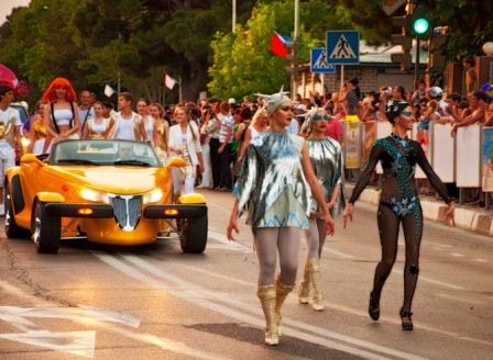 Жителей и гостей курорта ждет насыщенная праздничная программа Жителей и гостей курорта ждет насыщенная праздничная программа