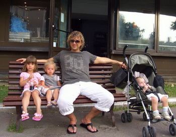 Роман Жуков с семьей