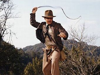 Индиана Джонс пустил кнут в дело...