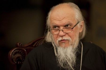 - Там, где нет возможности помогать по правилам, будет помогать Церковь, - сказал епископ Пантелеимон. - Там, где нет возможности помогать по правилам, будет помогать Церковь, - сказал епископ Пантелеимон.