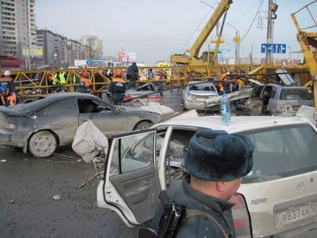 В результате падения башенного крана в Москве пострадали 4 человека. Один находится в тяжелом состоянии. В результате падения башенного крана в Москве пострадали 4 человека. Один находится в тяжелом состоянии.
