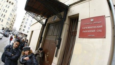 Заседание Хамовнического суда по делу Pussy Riot сорвано. В здании ищут бомбу. Людей эвакуировали Заседание Хамовнического суда по делу Pussy Riot сорвано. В здании ищут бомбу. Людей эвакуировали