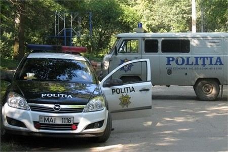 Дорожным полицейским в Молдавии запретили есть, пить, курить, носить с собой деньги и разговаривать на личные темы во время работы Дорожным полицейским в Молдавии запретили есть, пить, курить, носить с собой деньги и разговаривать на личные темы во время работы