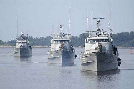 Военно-морские учения «Доверие 2012» проводит Российская армия в Черном море. В учениях задействовано 10 боевых кораблей Военно-морские учения «Доверие 2012» проводит Российская армия в Черном море. В учениях задействовано 10 боевых кораблей