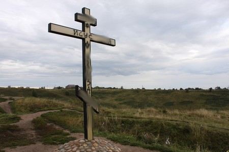 >В Переславле-Залесском на Александровой горе вандалы осквернили религиозный объект. (Надписи на кресте замазаны, чтобы пощадить чувства верующих, - примечание редакции) >В Переславле-Залесском на Александровой горе вандалы осквернили религиозный объект. (Надписи на кресте замазаны, чтобы пощадить чувства верующих, - примечание редакции)