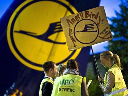 Из-за забастовки бортпроводников авиакомпании Lufthansа отменены десятки рейсов из аэропортов Франкфурта, Берлина и Мюнхена Из-за забастовки бортпроводников авиакомпании Lufthansа отменены десятки рейсов из аэропортов Франкфурта, Берлина и Мюнхена