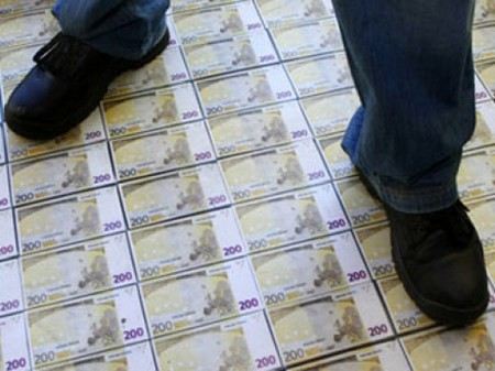 Заместителя руководителя Фонда социального страхования обвиняют в махинациях на 4 млн рублей. Заместителя руководителя Фонда социального страхования обвиняют в махинациях на 4 млн рублей.