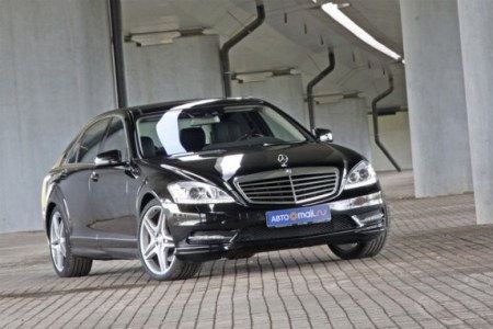 Черный авто - уверенное второе место
