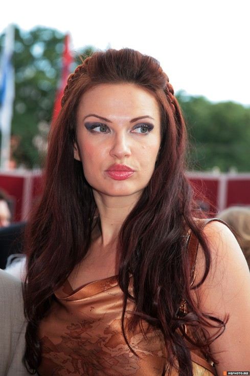 Эвелина Бледанс подает в суд на Марию Аронову Эвелина Бледанс подает в суд на Марию Аронову